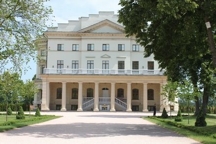 Томенко знову вишукує дива: прогулянка палацами Чернігівщини