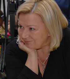 Ліна Костенко: Треба втриматися на краю прірви, якщо не хочемо такого, як у Росії