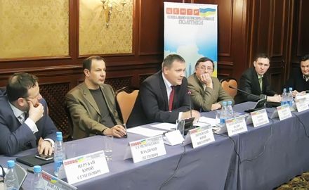 Мовна проблема: експерти пропонують Україні трьомовність