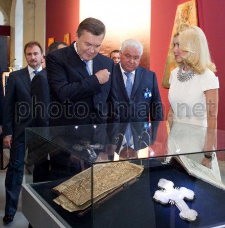 Янукович припав до глибинної історії...