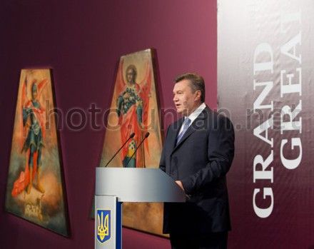 Янукович розповів про величність українського мистцетва